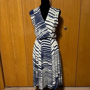 Tracy Reese faux wrap striped dress. Sz. L. Tie in back, flowy and feminine.